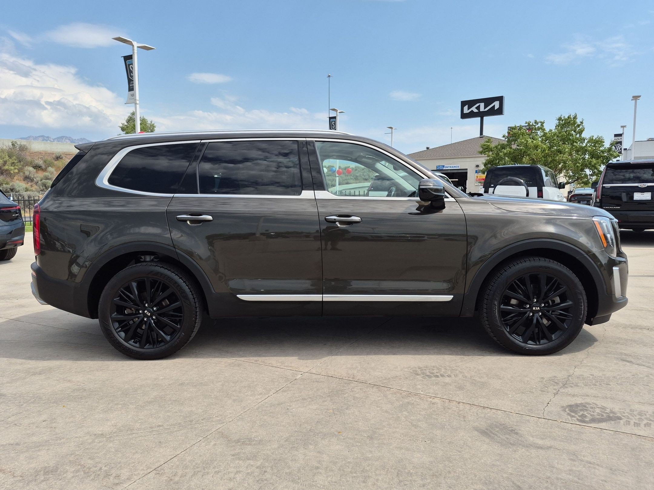 Used 2020 Dark Moss Kia SX image 6