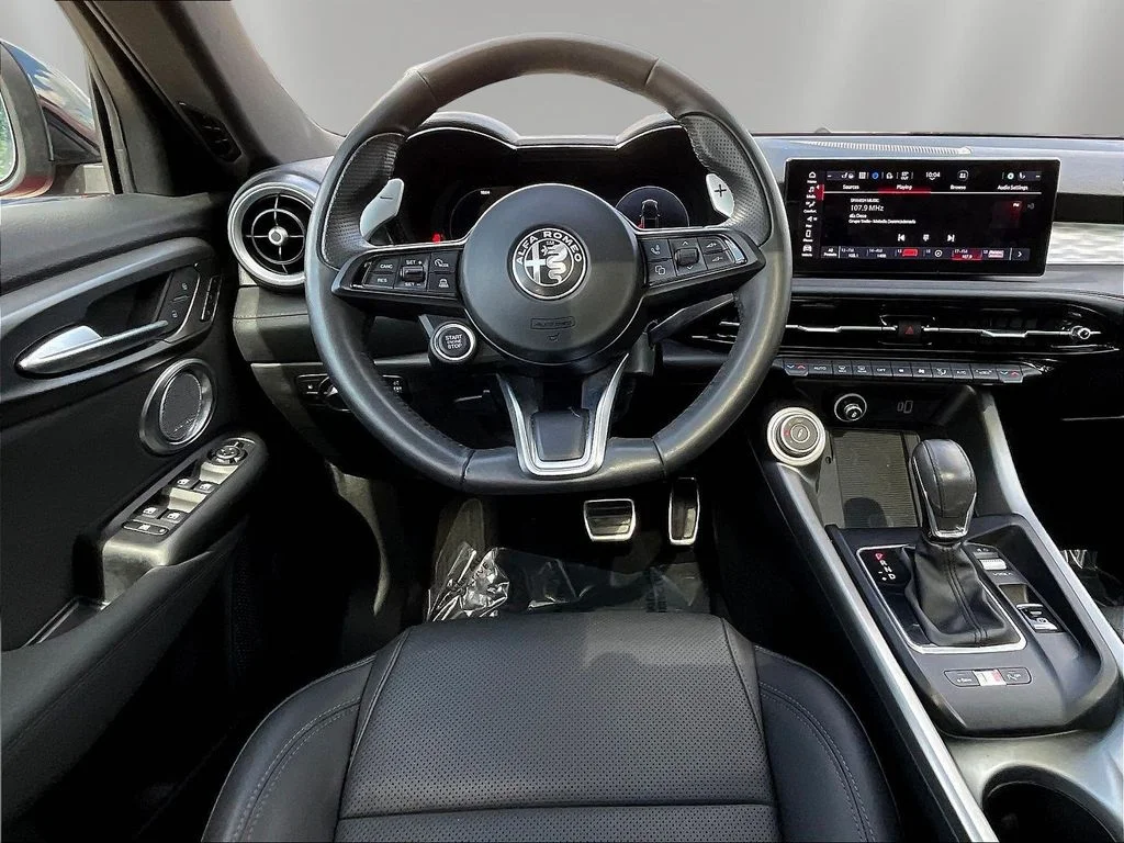 Used 2024 Alfa Rosso Alfa Romeo Veloce image 8