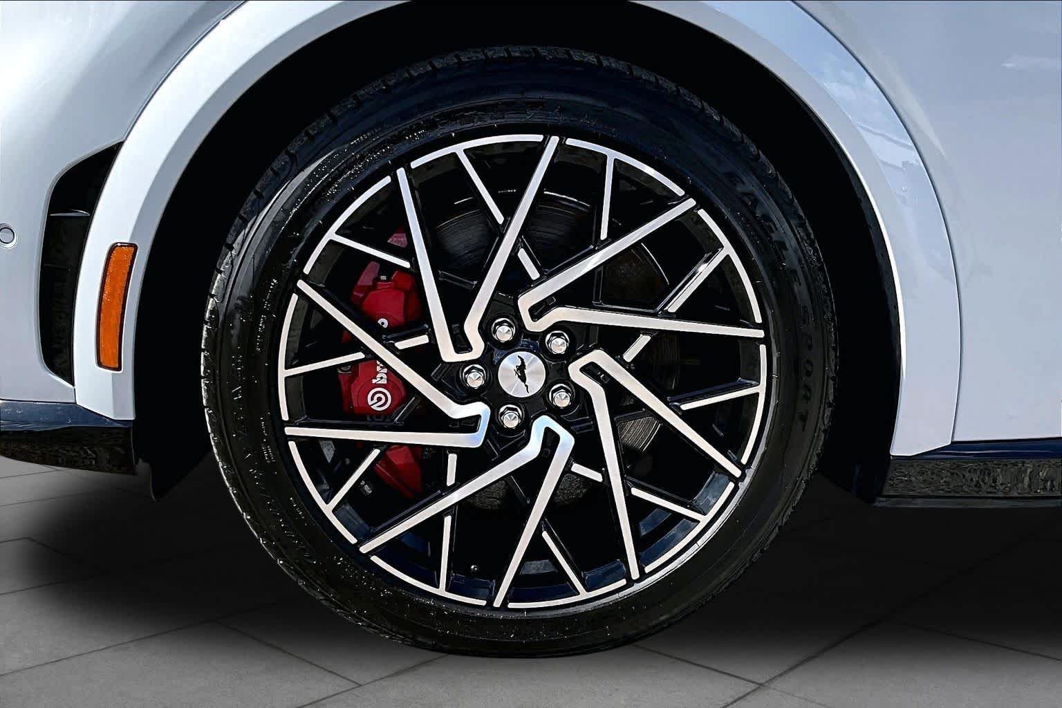 Used 2023 Space White Metallic Ford GT image 9