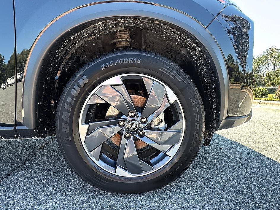 Used 2025 Super Black Nissan SV image 12