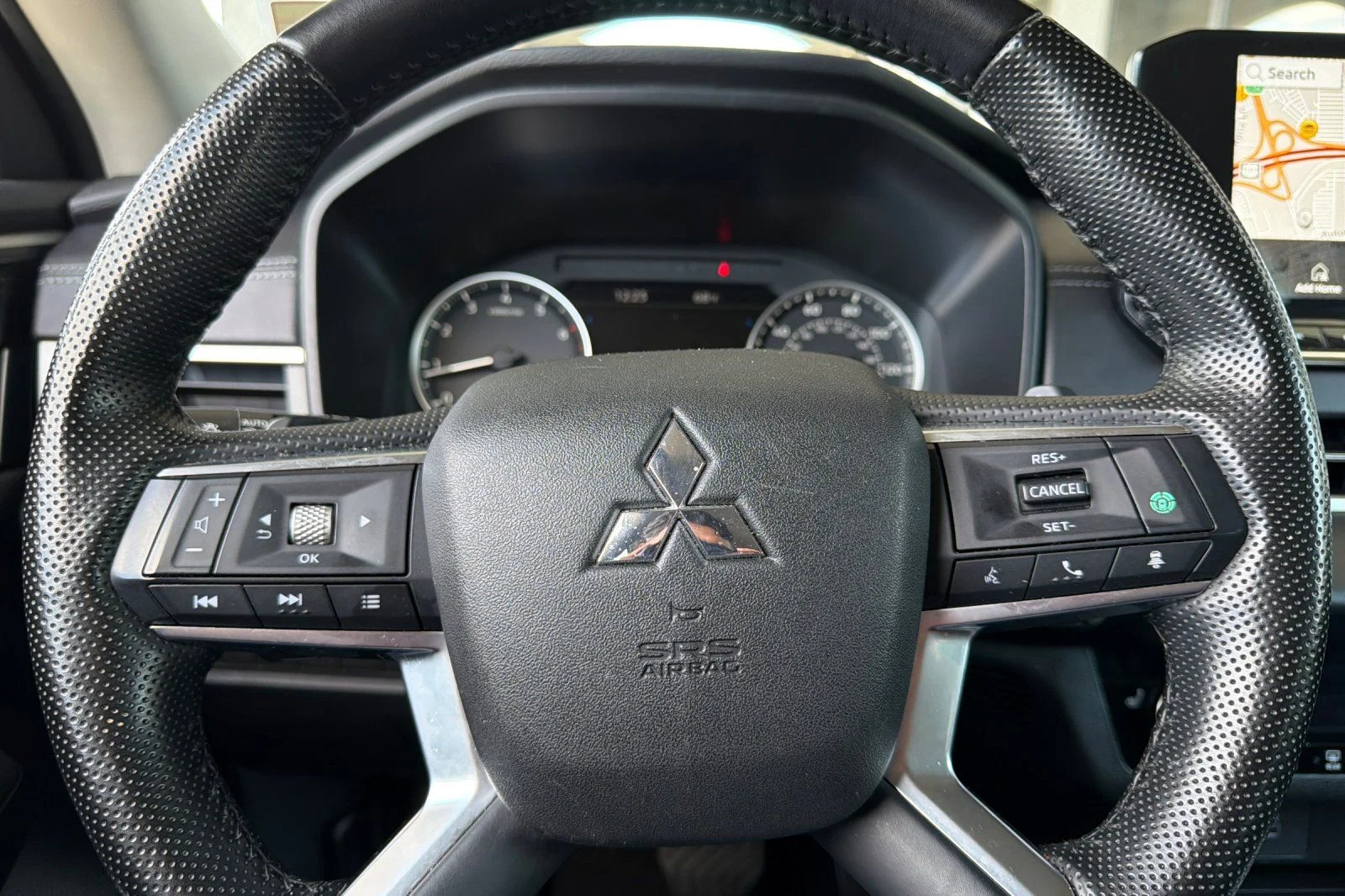 Used 2024  Mitsubishi SE image 27
