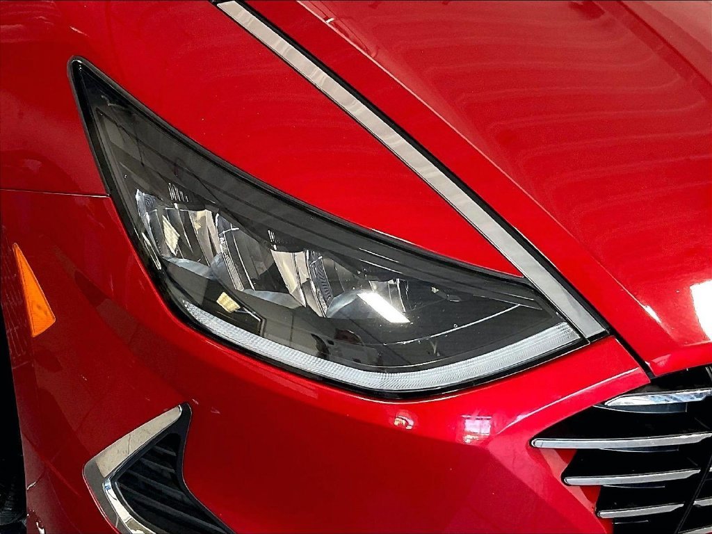 Used 2022 Red Hyundai SE image 31