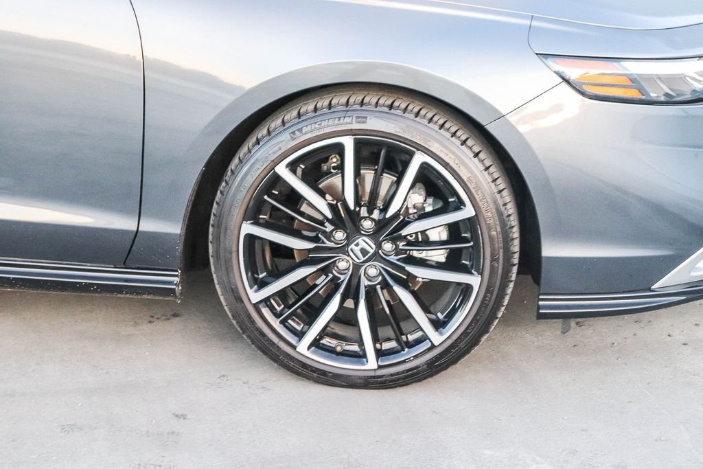 Used 2025 Meteorite Gray Metallic Honda Touring image 11