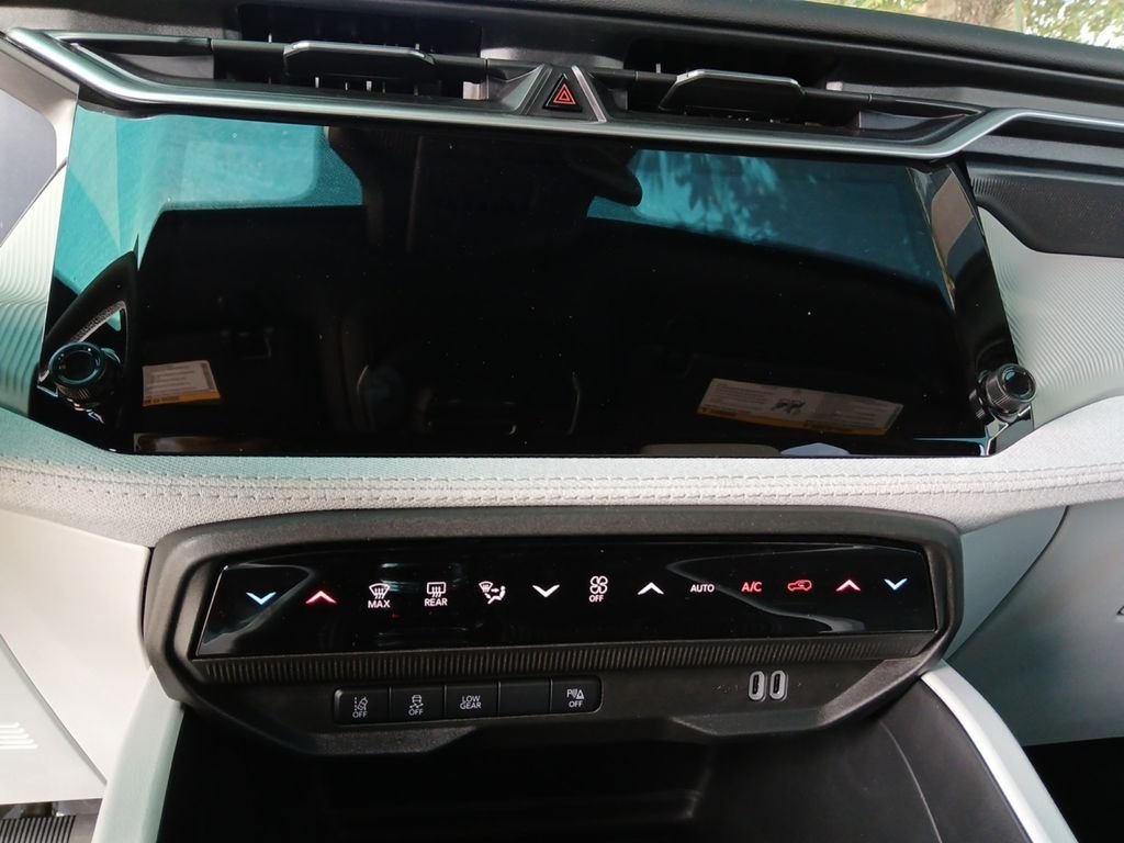 New 2026 Diamond Black Crystal Pearl-Coat Exterior Paint Jeep Laredo image 21
