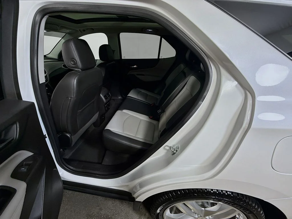 Used 2018 Iridescent Pearl Tricoat Chevrolet Premier image 24