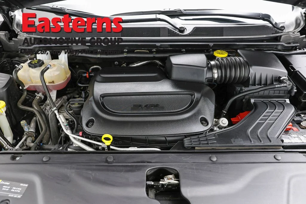 Used 2023 Black Chrysler Touring L image 7