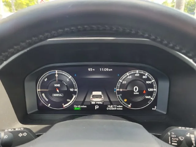 Used 2023  Mitsubishi SEL image 24