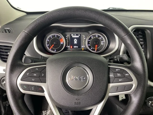 Used 2017 Silver Jeep Sport image 18