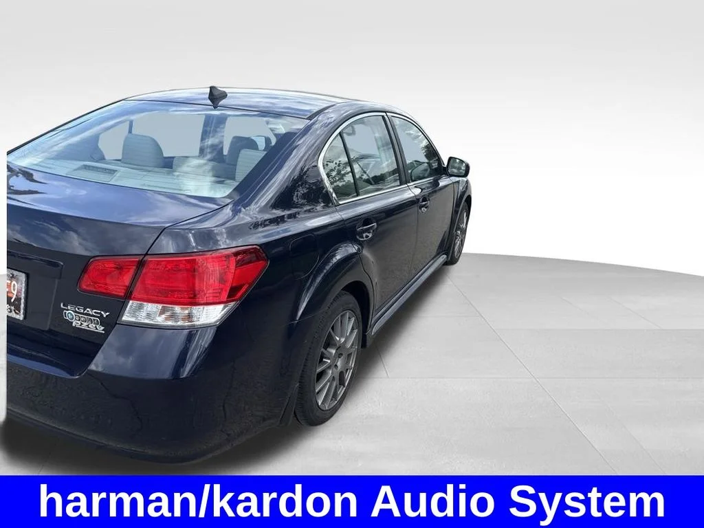 Used 2012  Subaru 2.5i image 4