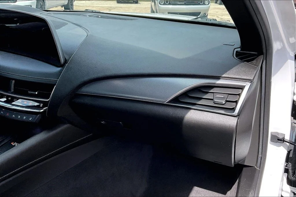 Used 2025 White Cadillac Premium Luxury image 23