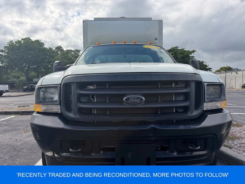 Used 2003 White Ford Super Duty Line image 1