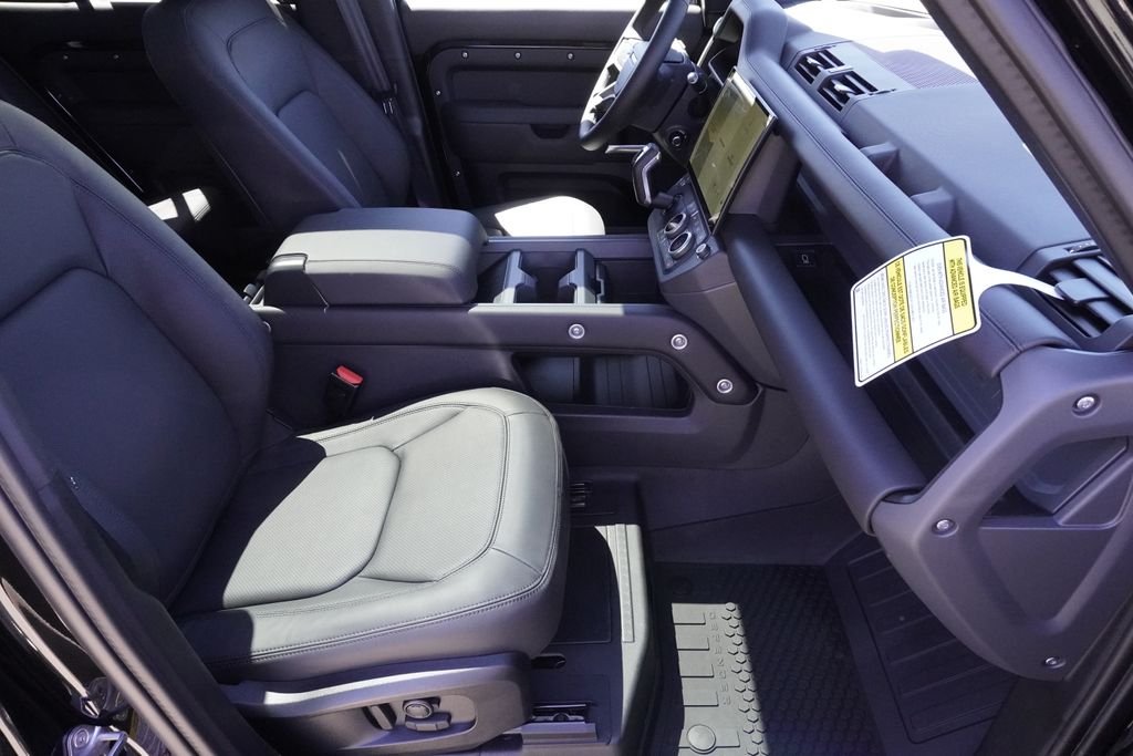 New 2026 Santorini Black Land Rover X-Dynamic SE image 23