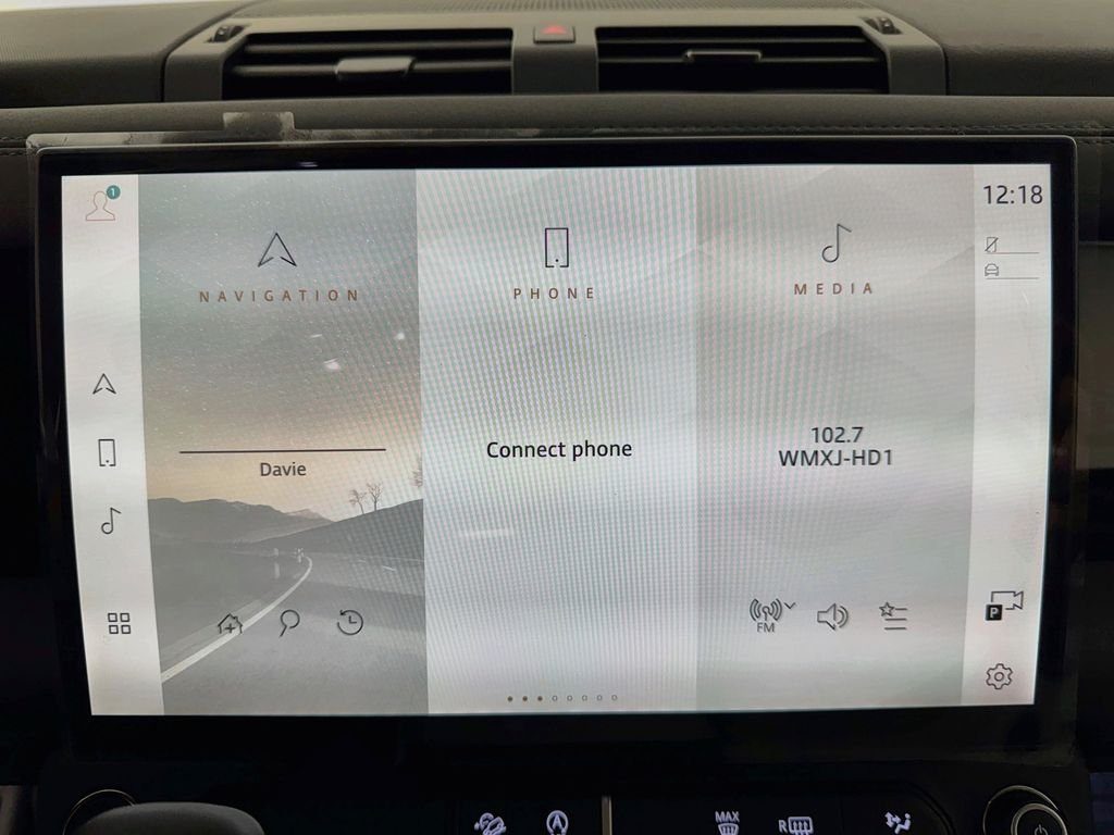New 2026 Fuji White Land Rover X-Dynamic SE image 15