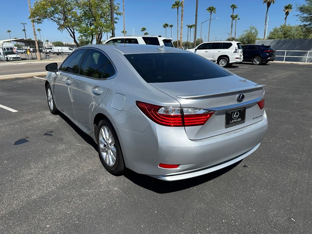 Used 2014 Silver Lexus 300h image 26