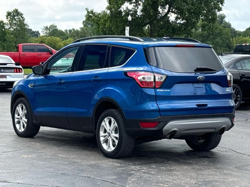 Used 2018 Blue Ford SEL image 9