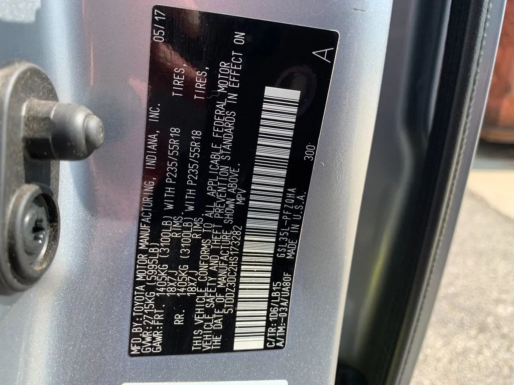 Used 2017 Silver Toyota Limited Premium image 41