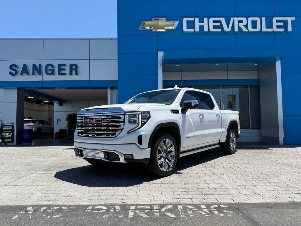 Used 2024 White Frost Tricoat GMC Denali image 2