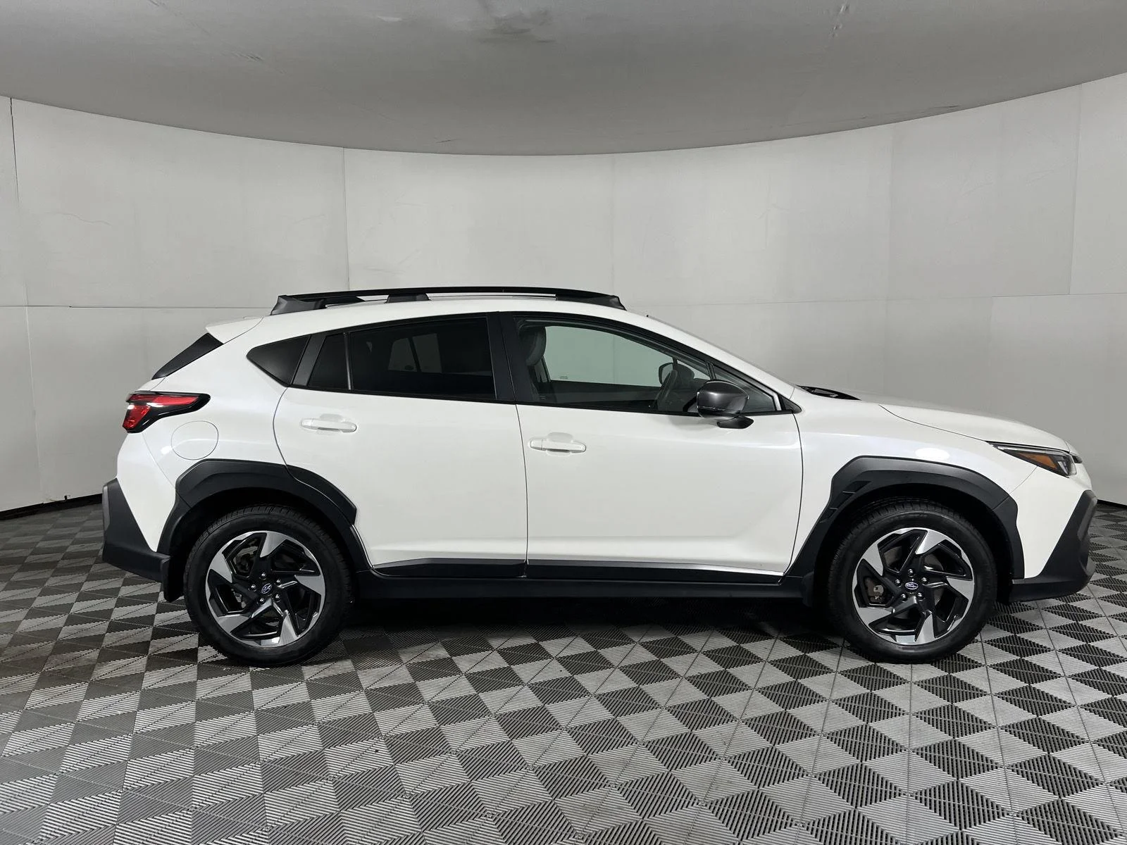 Used 2024 Crystal White Pearl Subaru Limited image 21