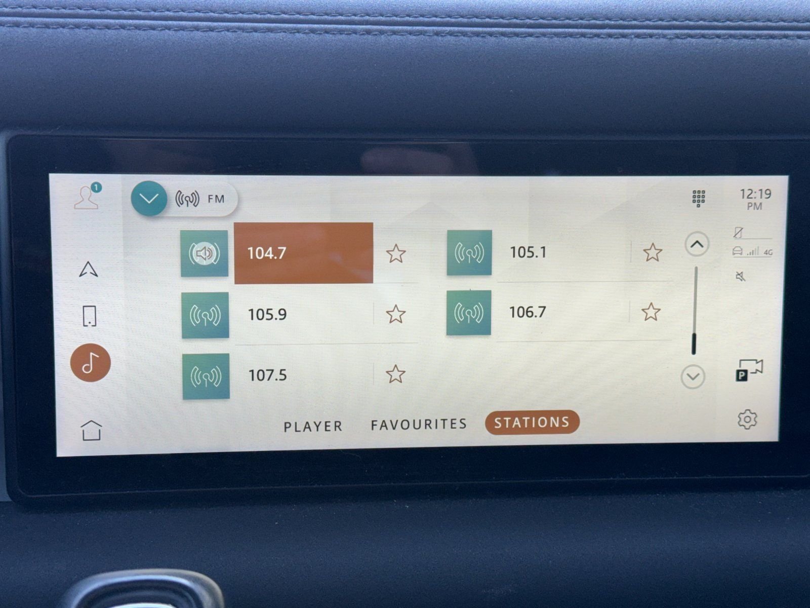 Used 2020 Silver Land Rover First Edition image 17