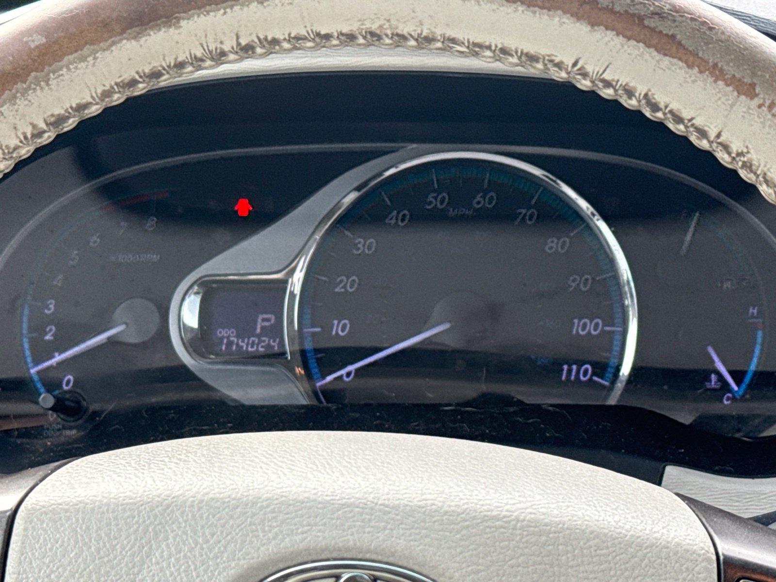Used 2014 Gray Toyota XLE image 30