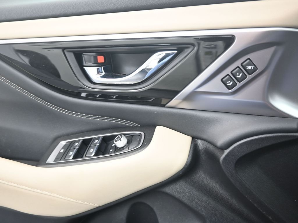 Used 2025 Crystal White Pearl Subaru Limited image 15