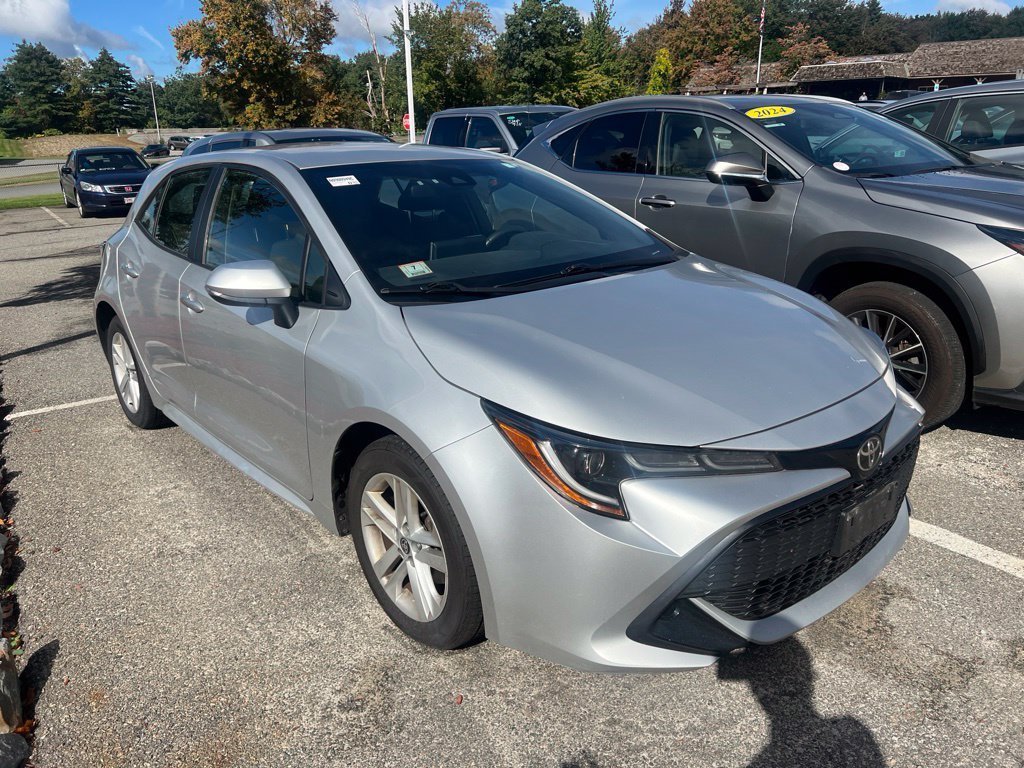 Used 2022 Silver Toyota SE image 1