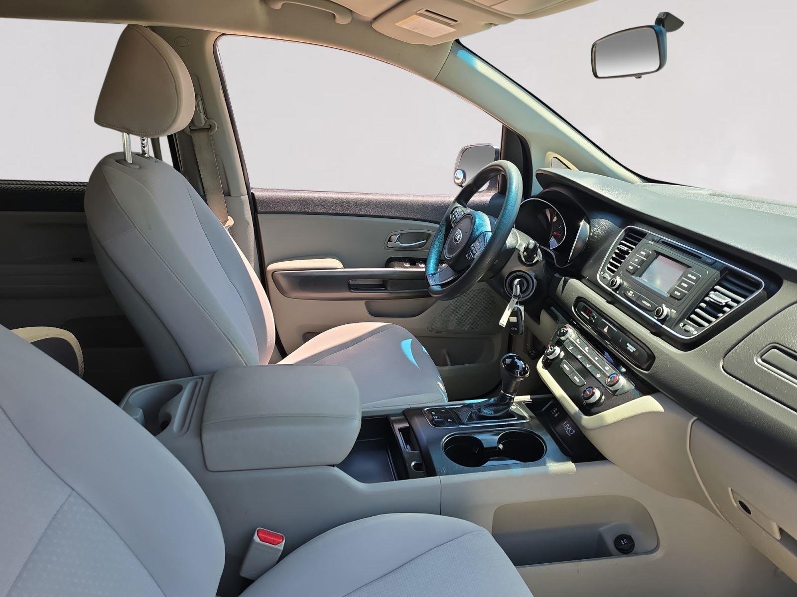 2016 Kia Sedona LX - Photo 15