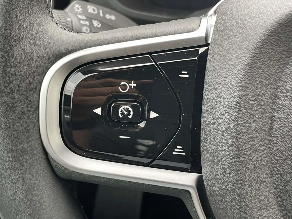 New 2026 Onyx Black Metallic Volvo Core image 10