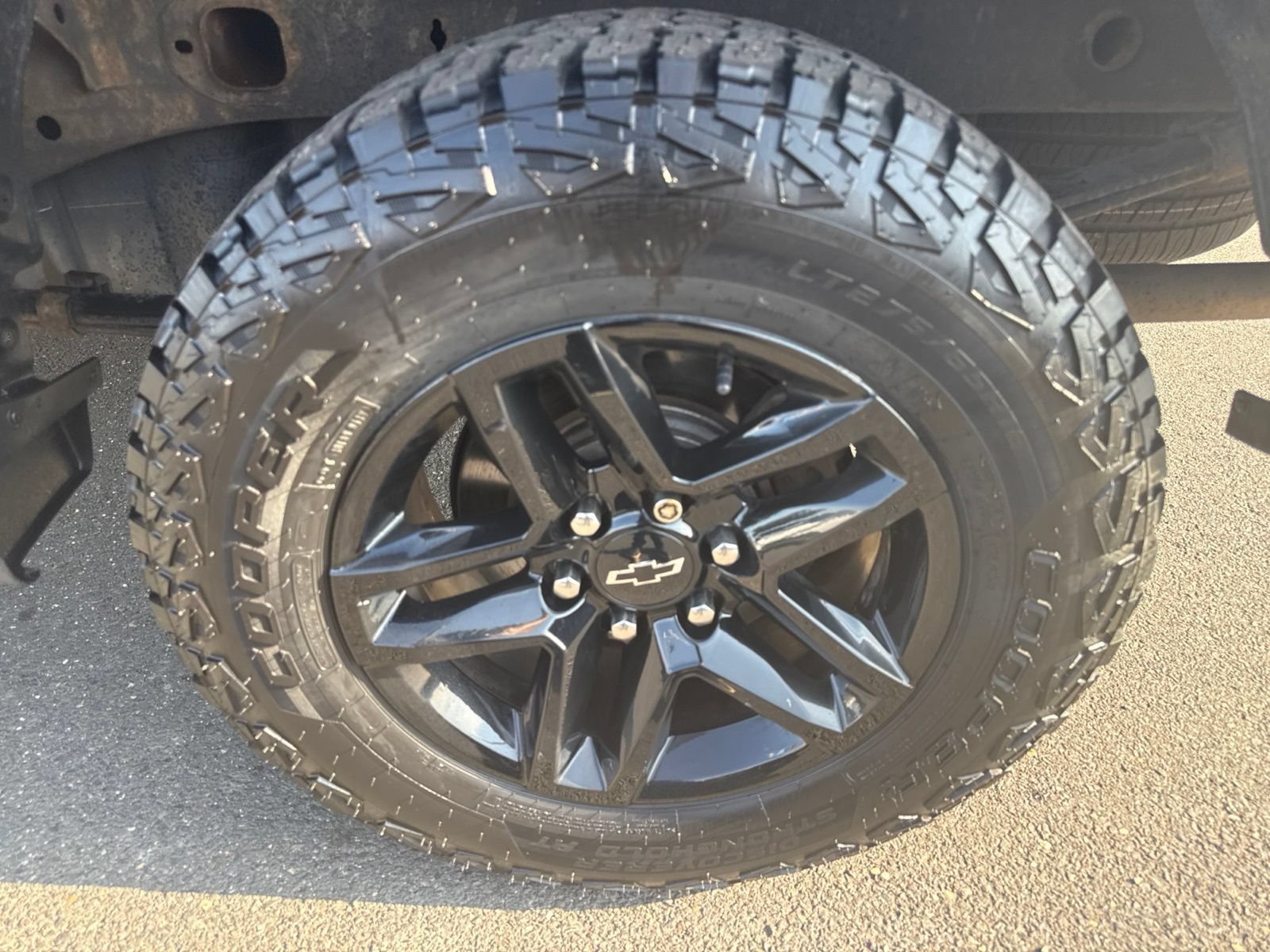 Used 2020 Shadow Gray Metallic Chevrolet LT Trail Boss with Convenience Package - Trailering Package image 10
