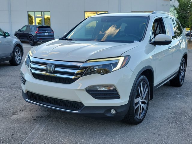 Used 2018 White Diamond Pearl Honda Touring image 3