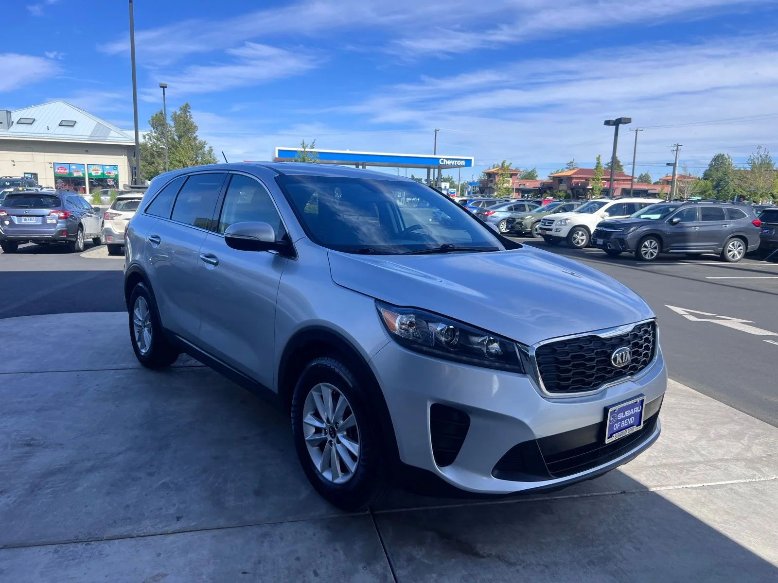 Used 2019 Sparkling Silver Kia L image 4