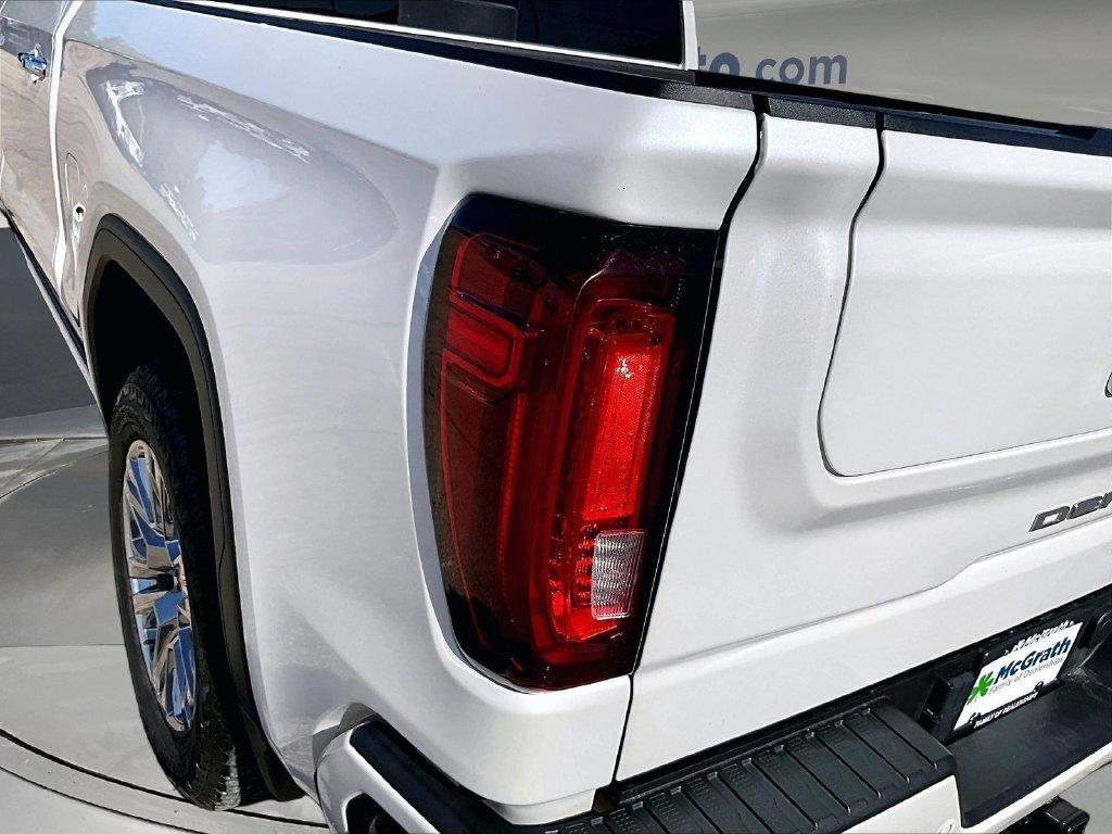 Used 2023 White GMC Denali image 26