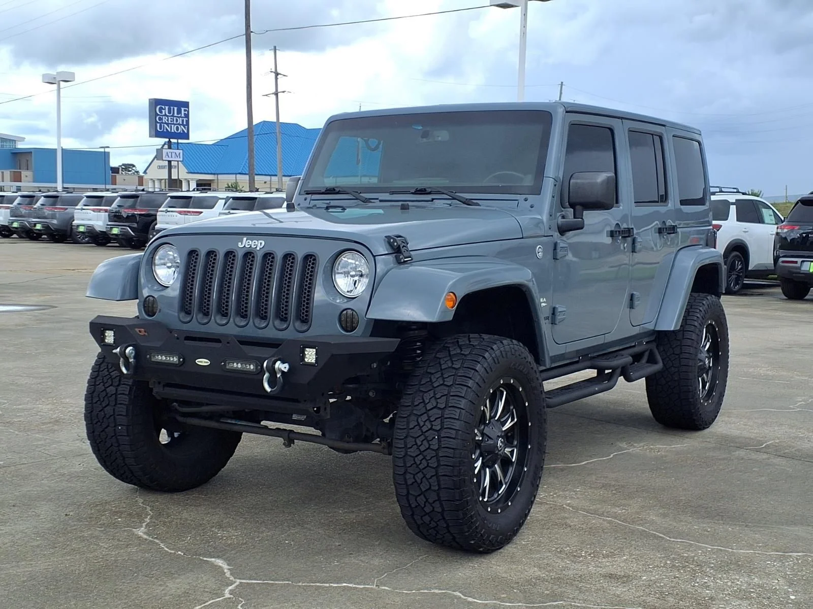 Used 2014 Gray Jeep Unlimited Sahara image 5