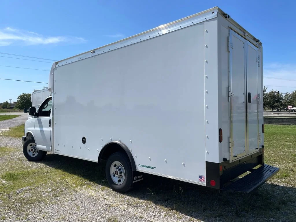 New 2025 Summit White GMC 1WT image 5