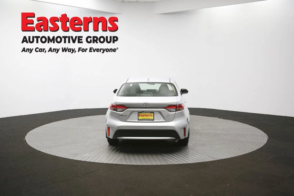 Used 2022 Silver Toyota LE image 34