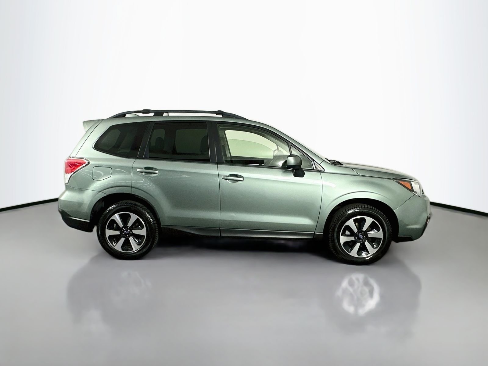 Used 2017 Jasmine Green Metallic Subaru 2.5i Premium image 8