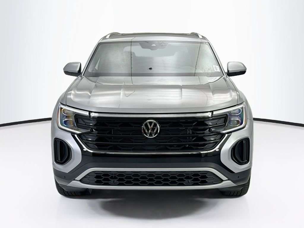 New 2026 Silver Mist Metallic Volkswagen SE w/Technology image 2