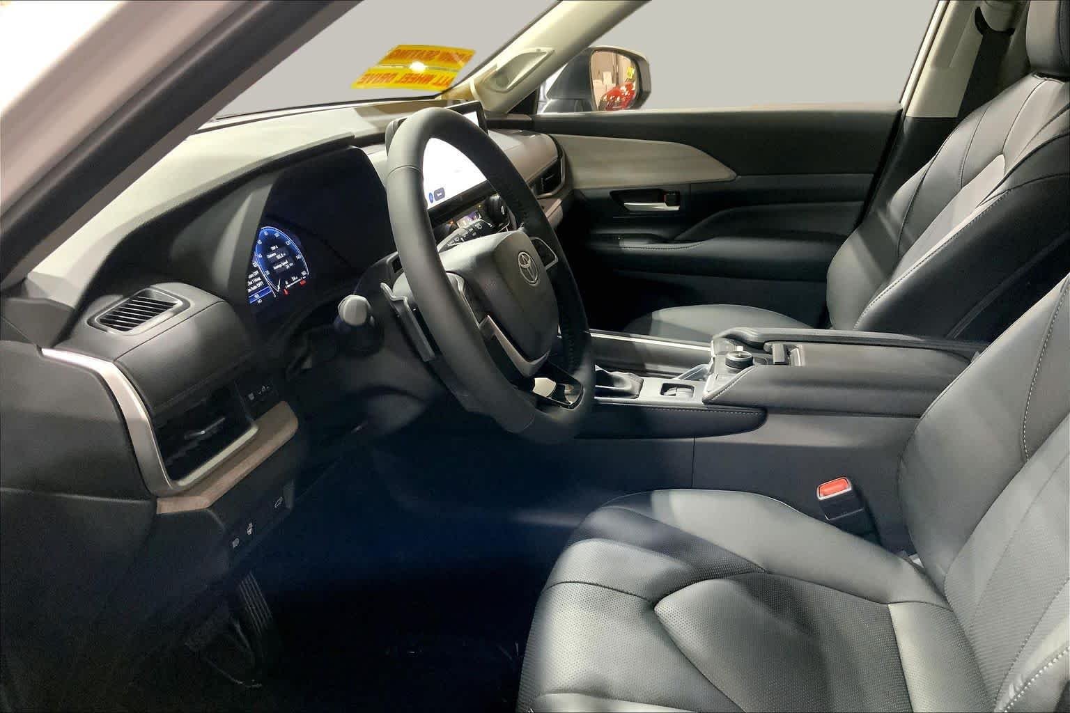 New 2026 Wind Chill Pearl Toyota Platinum image 8