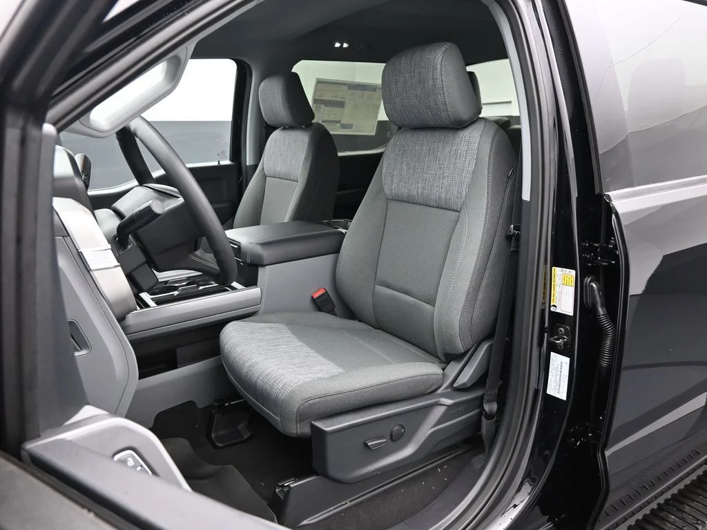 New 2026 Agate Black Metallic Ford XLT image 8