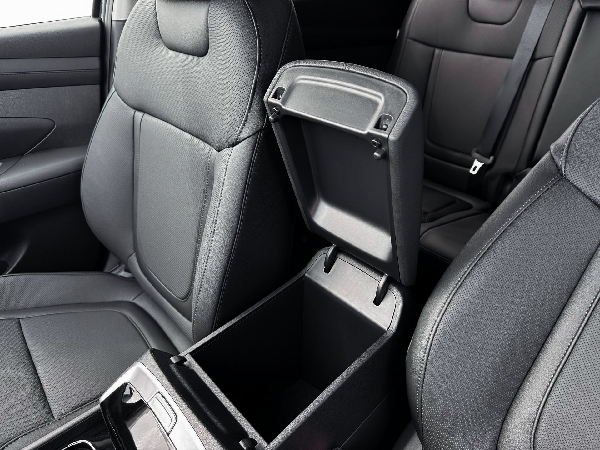 New 2026 Phantom Black Hyundai SEL Premium image 18