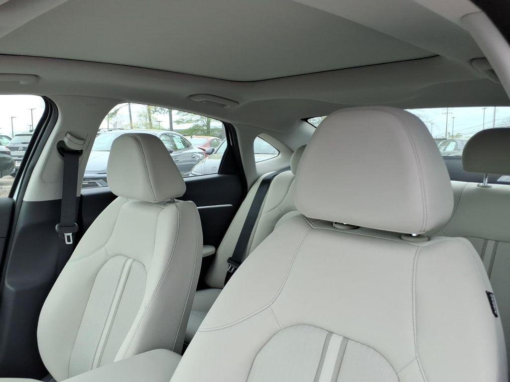 New 2026 White Hyundai SEL image 16