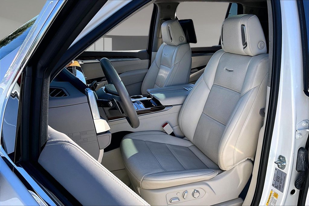 Certified Used 2025 Crystal White Tricoat Cadillac Premium Luxury Platinum image 27