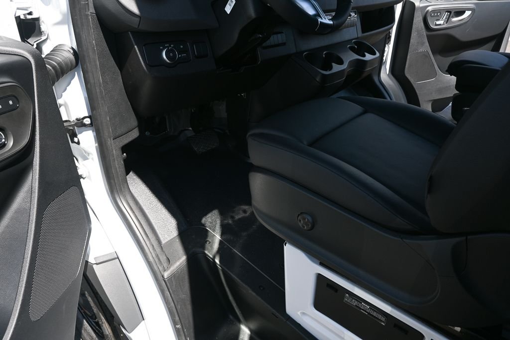 New 2026 Arctic White Mercedes-Benz  image 7