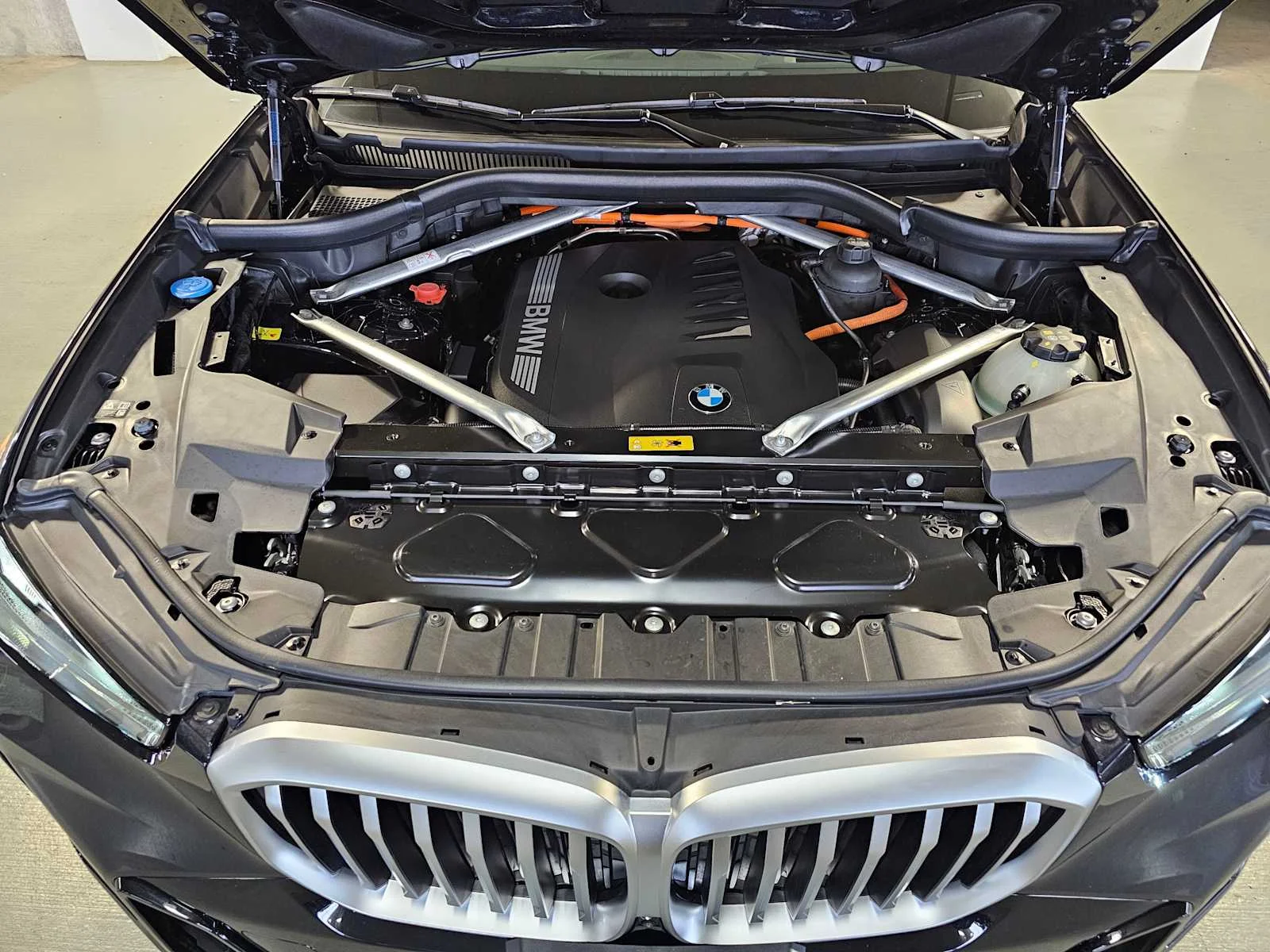 Used 2024 Carbon Black Metallic BMW xDrive50e image 9