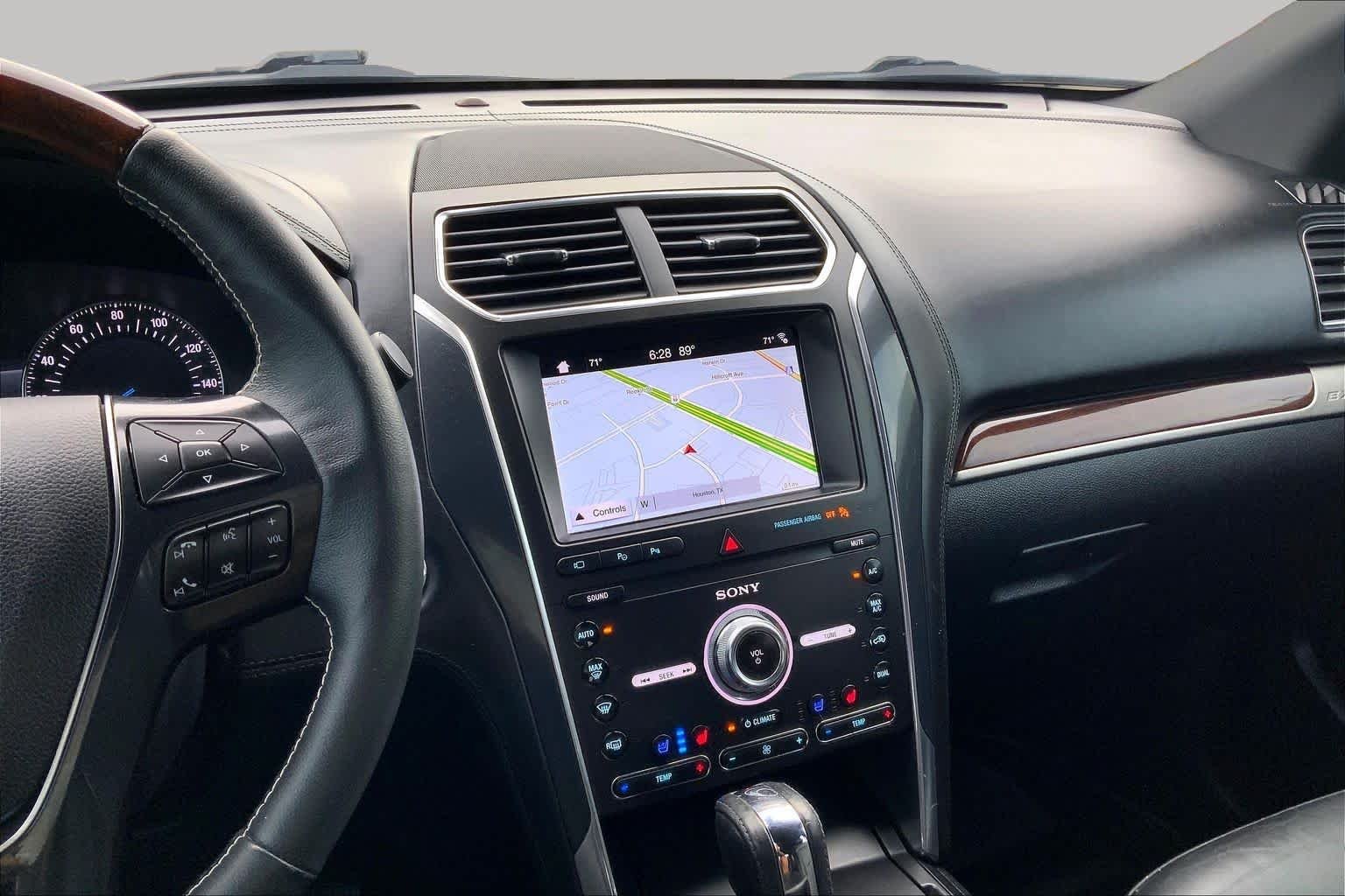 Used 2019 White Platinum Metallic Tri-Coat Ford Platinum image 7
