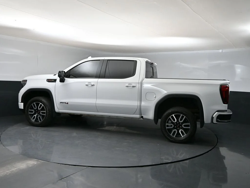 Used 2025 White GMC AT4 image 4