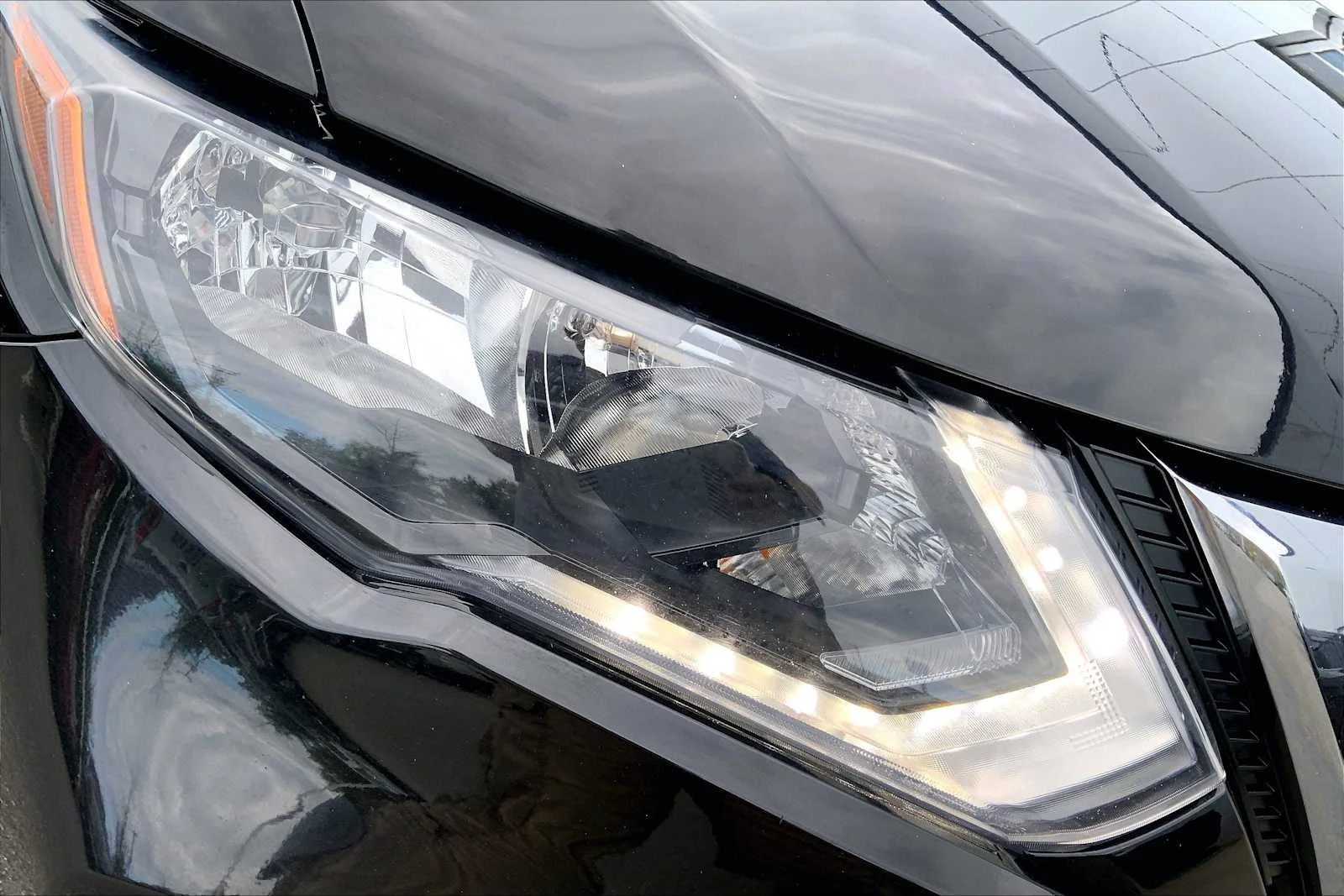Used 2020 Magnetic Black Pearl Nissan S image 26