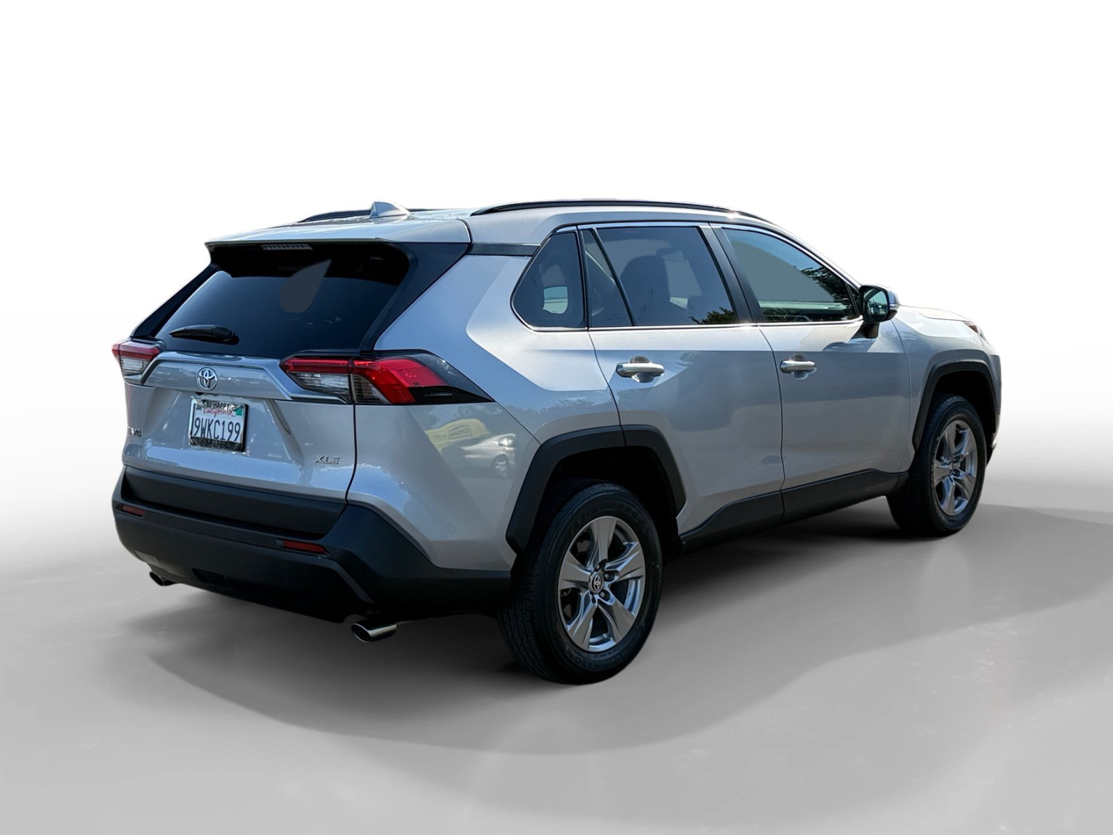 Used 2025 Silver Sky Metallic Toyota XLE image 5