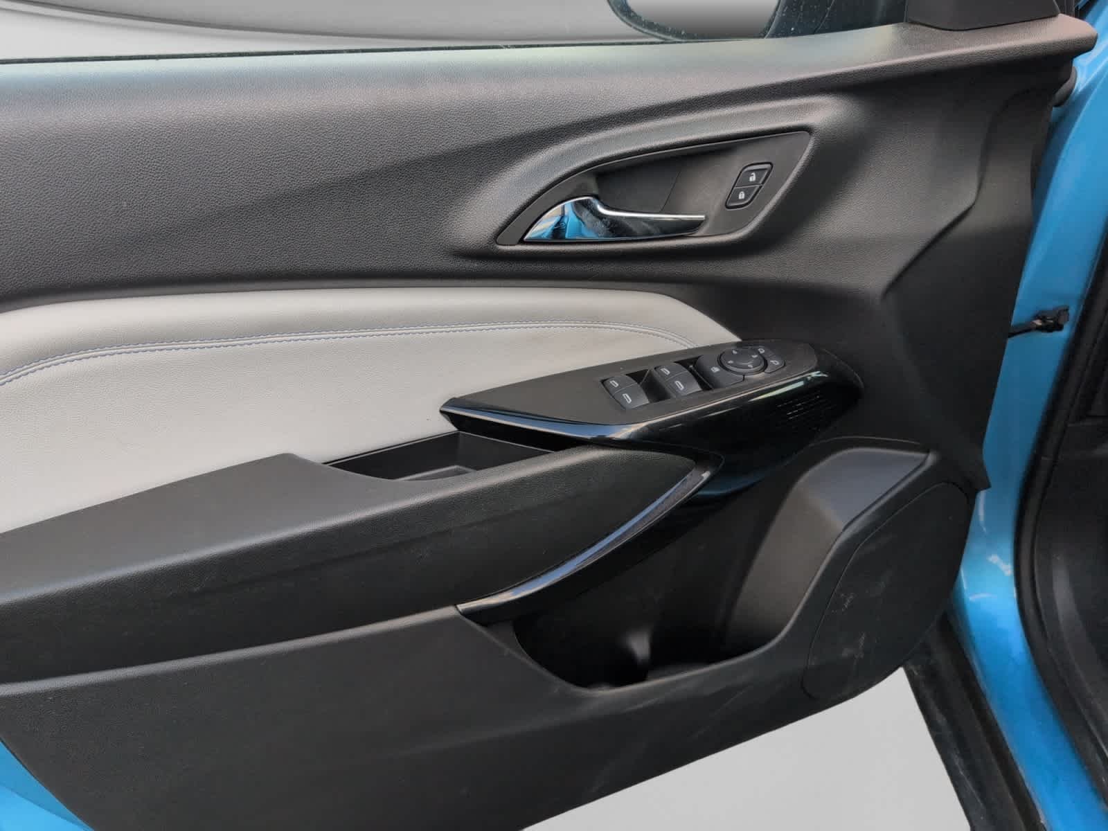 Used 2025 Marina Blue Metallic Chevrolet LT image 10