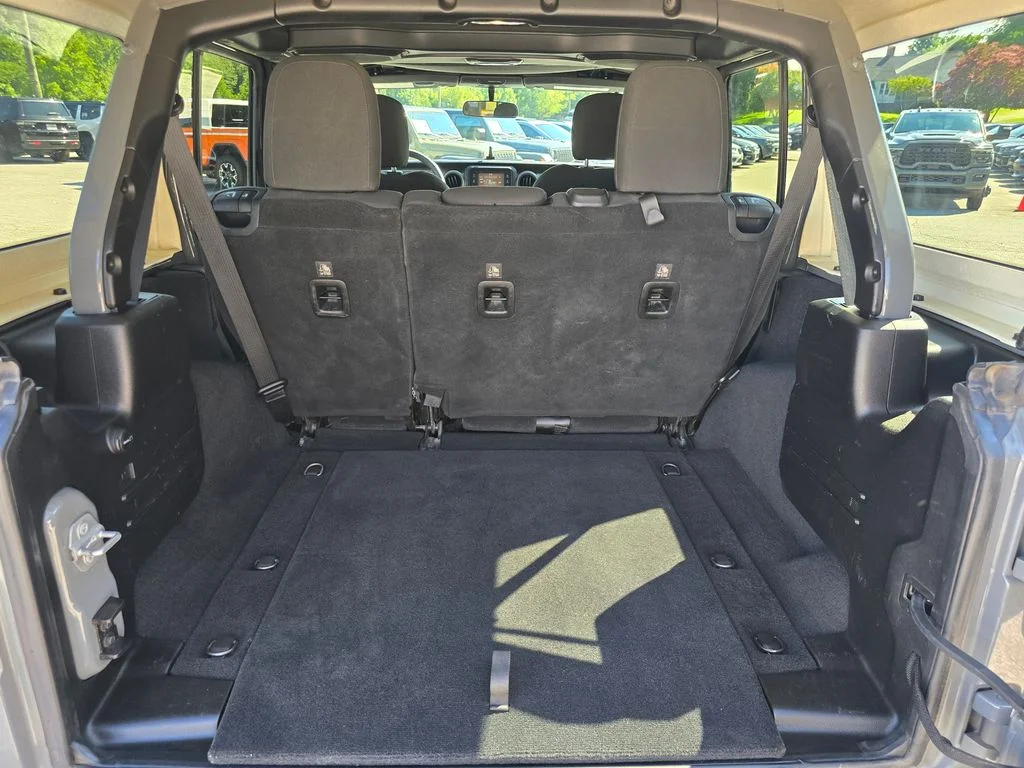 Used 2018 Gray Jeep Unlimited Sport S image 11